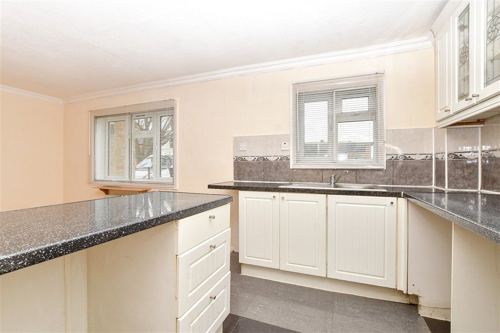 Property photo 1 of 8 Kitchen/Lounge