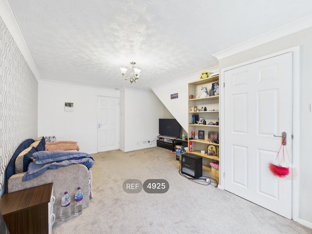 Property photo 3 of 17 Living Room