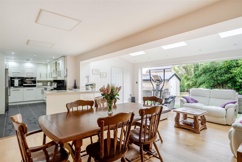 Property photo 3 of 19 1464454-16-6A32d3Ae5553B.Jpg
