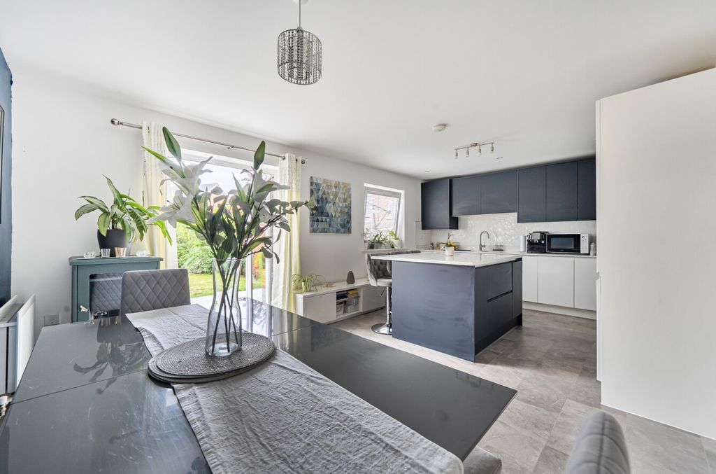Property photo 2 of 19 1439751-21-69F9d7...