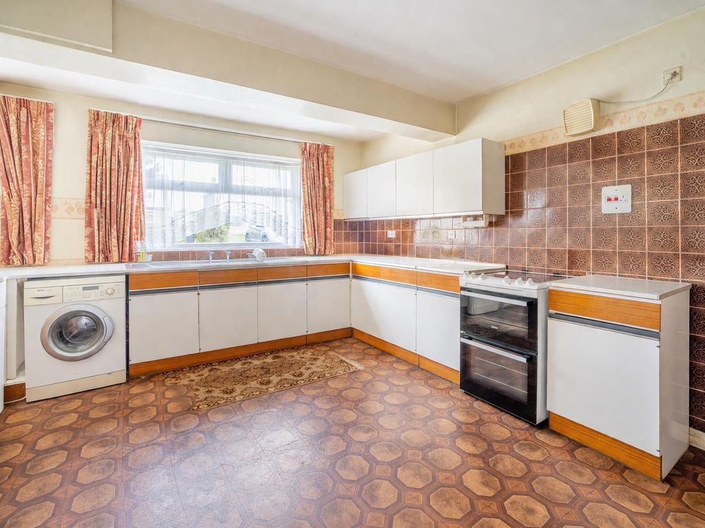 Property photo 3 of 16 Kitchen