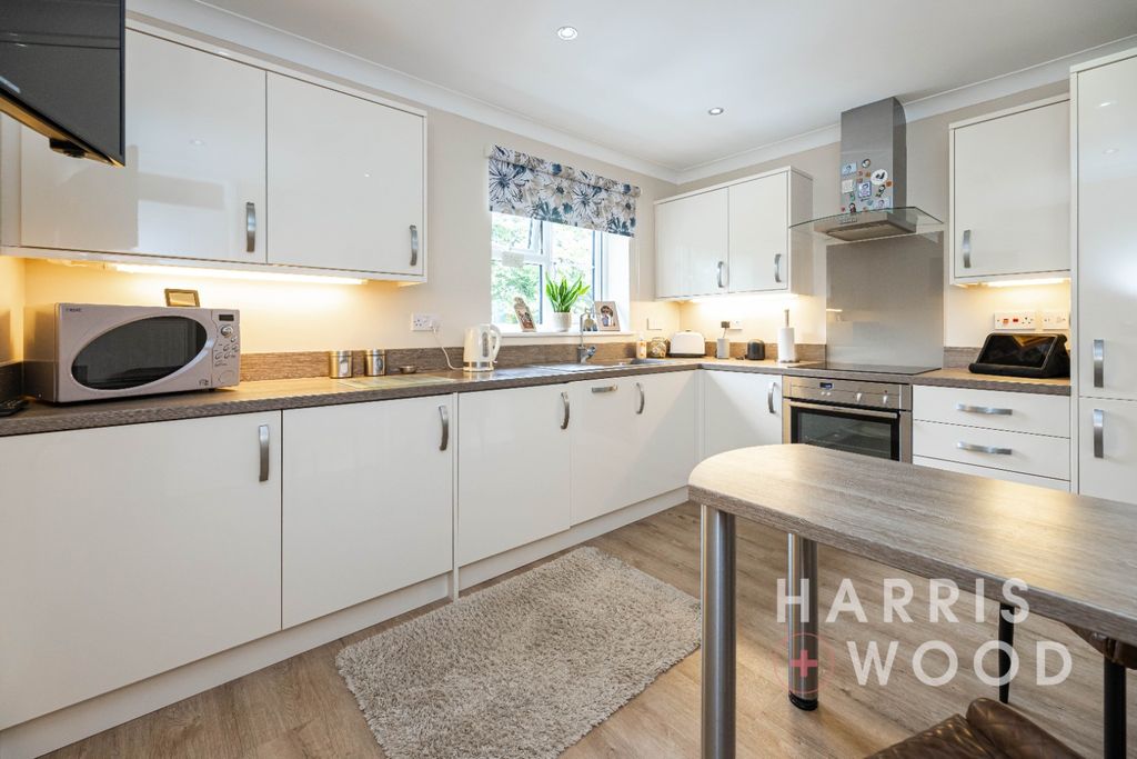 Property photo 2 of 18 4088152