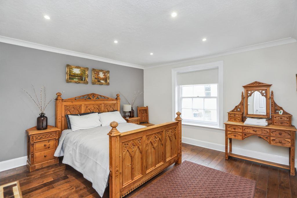 Property photo 3 of 15 Master B