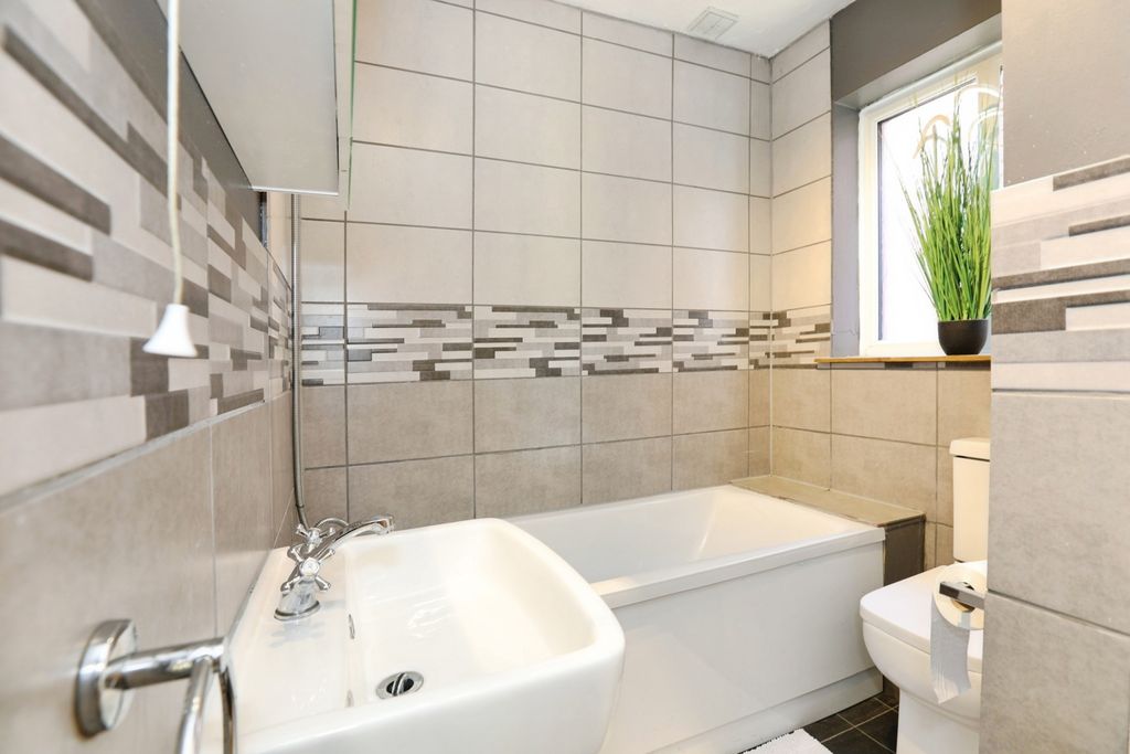 Property photo 3 of 16 Pbox-Img.Jpg