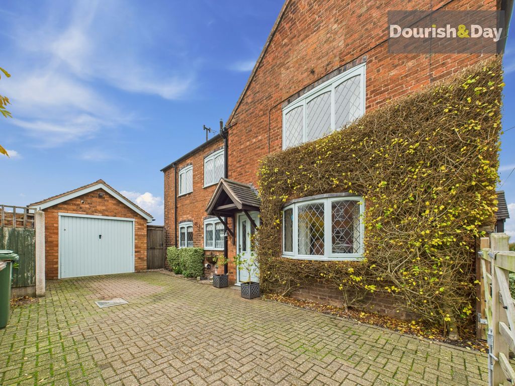 Property photo 3 of 28