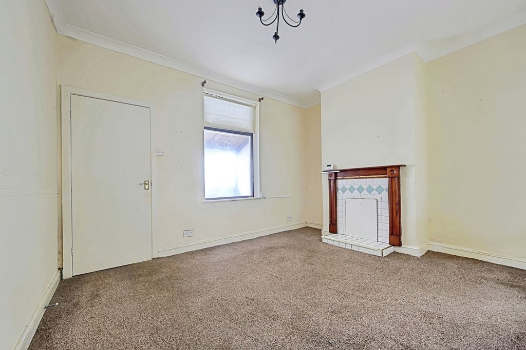 Property photo 2 of 16 Pbox-Img.Jpg