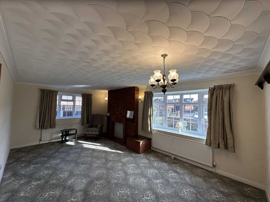 Property photo 3 of 12 Entrance Hall: