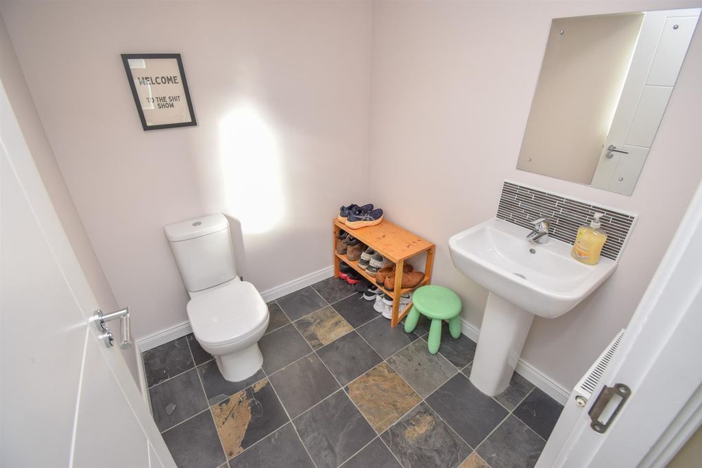 Property photo 2 of 21 WC.Jpg