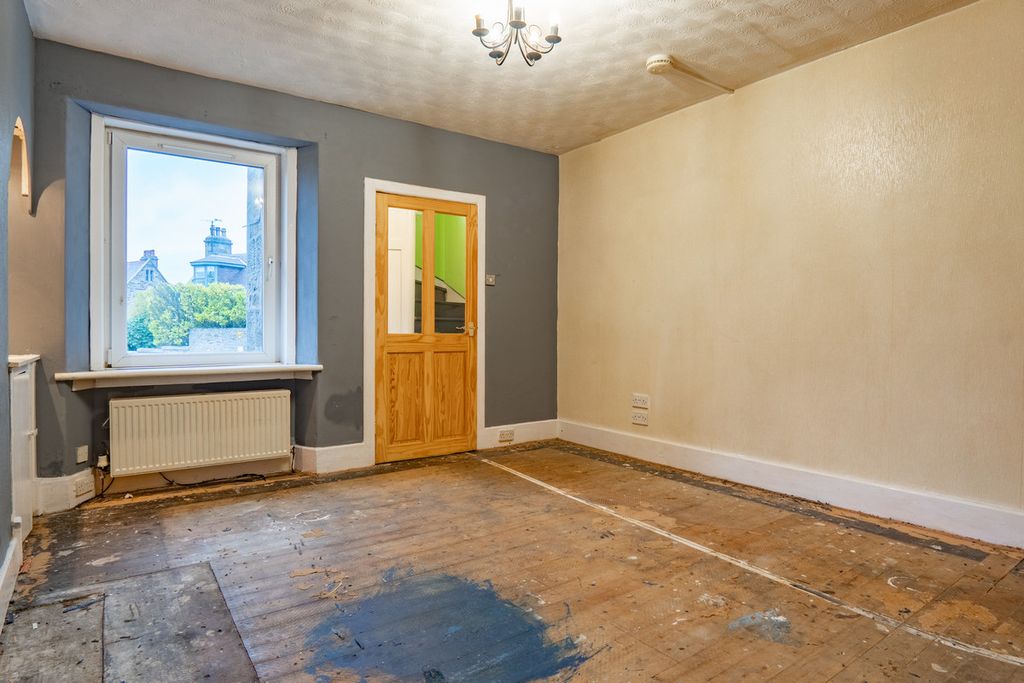 Property photo 2 of 27