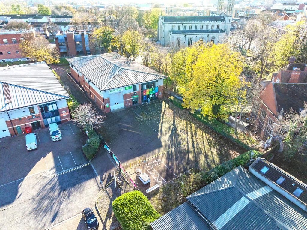 Property photo 1 of 4 Unit-17-City-Business-Park,-Bristol-16.Jpg