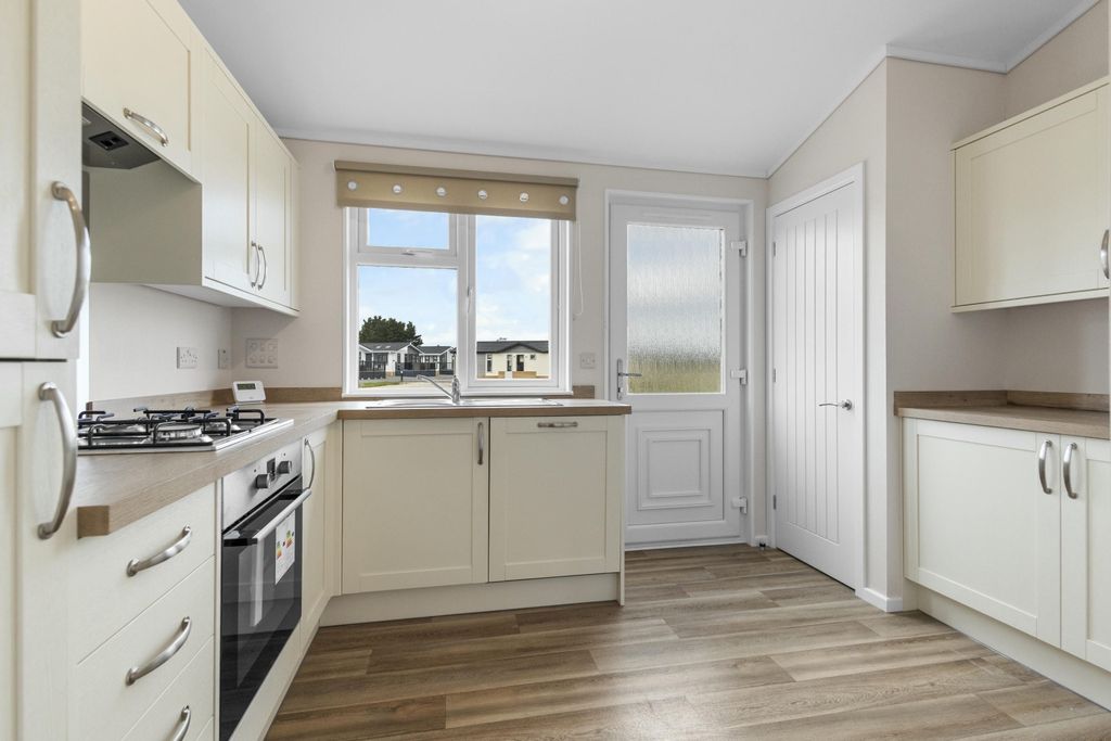 Property photo 3 of 9 33Ab1E310Ae8B1F67E9458c376Da485F8E480B5Ea1Be52B4E7