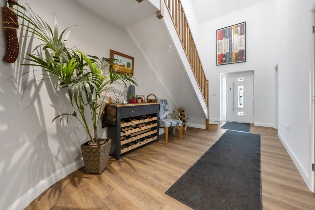 Property photo 3 of 33