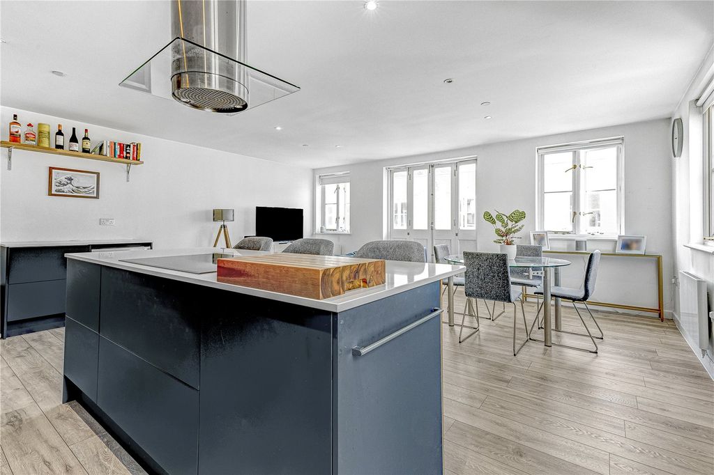 Property photo 3 of 12 Picture No. 24