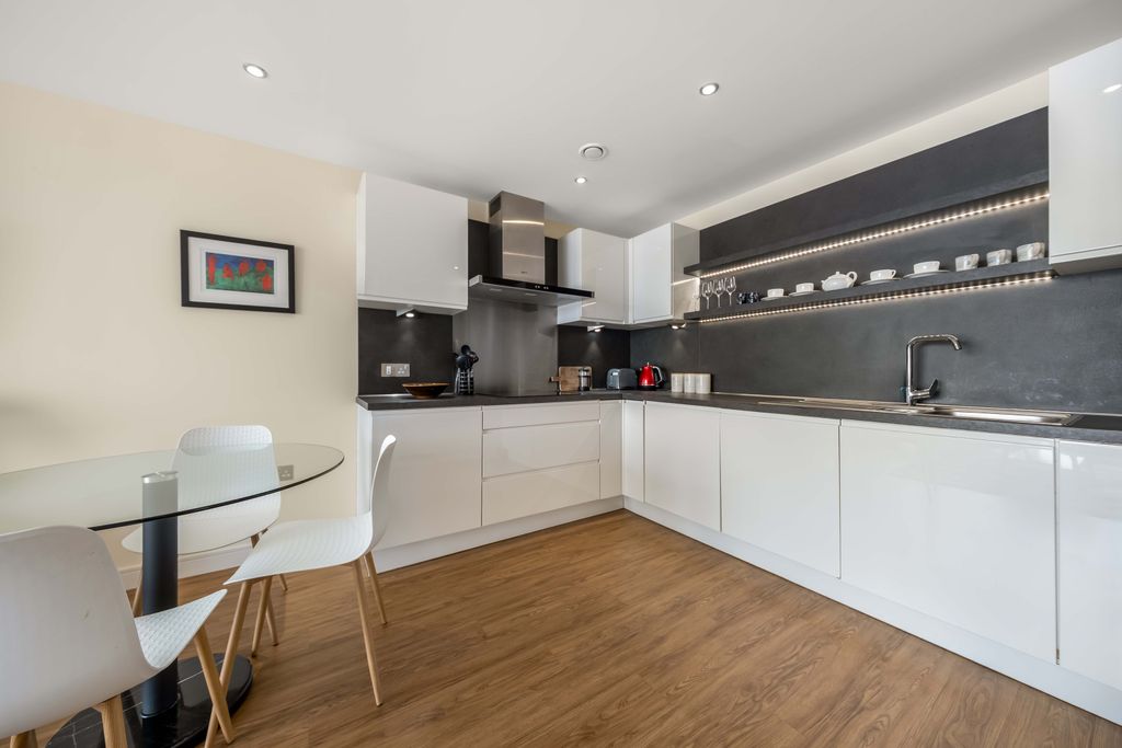 Property photo 3 of 28