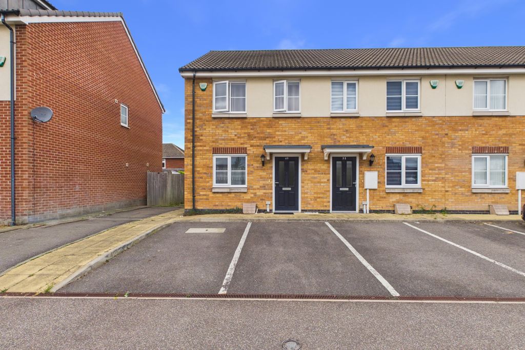 Property photo 1 of 14 Ewemove - Spalding - Mclaren Gardens - Front Of Ho