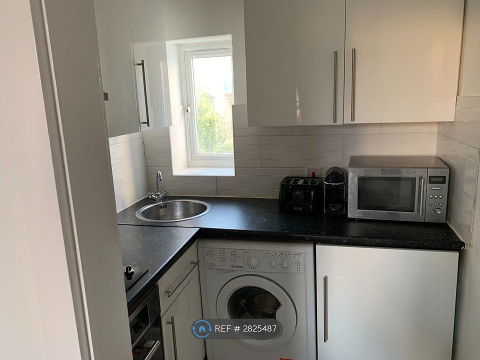 Property photo 2 of 7 Kitchen