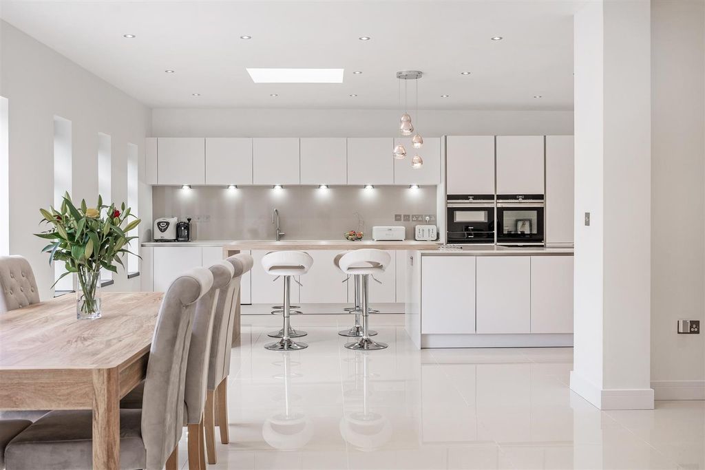 Property photo 3 of 22 60 Sillhill Hall Road-24_Lo.Jpg