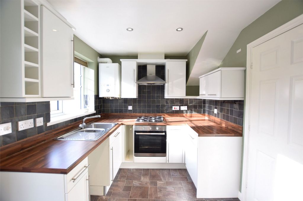 Property photo 1 of 10 Kitchen