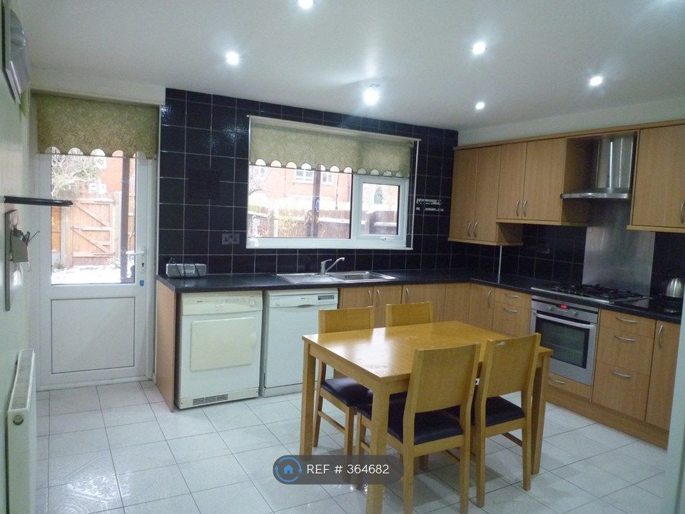 Property photo 3 of 4 Kitchen