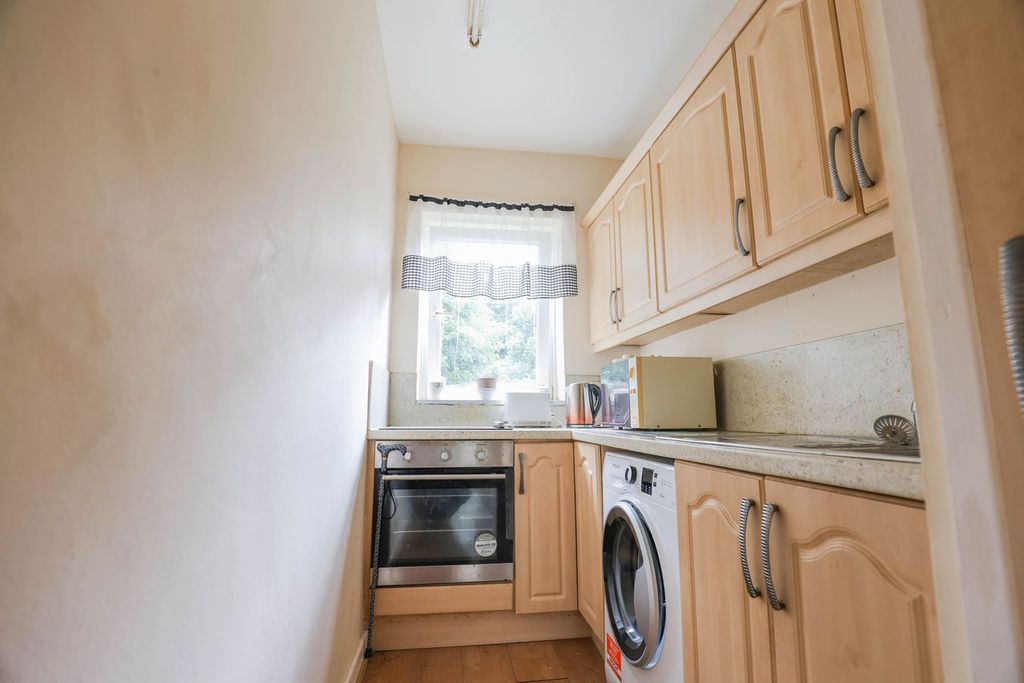 Property photo 3 of 7 Kitchen