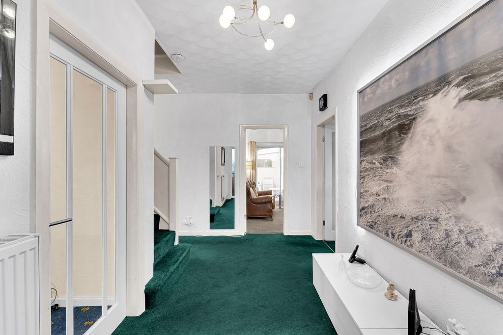 Property photo 2 of 32