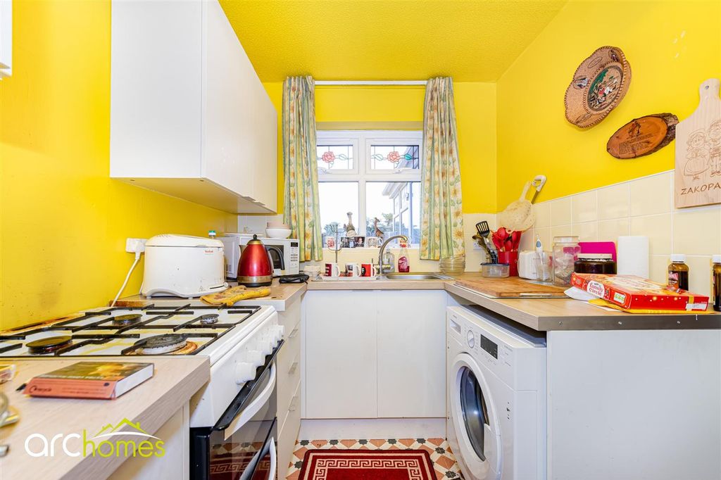 Property photo 3 of 24 Lea View-13.Jpg