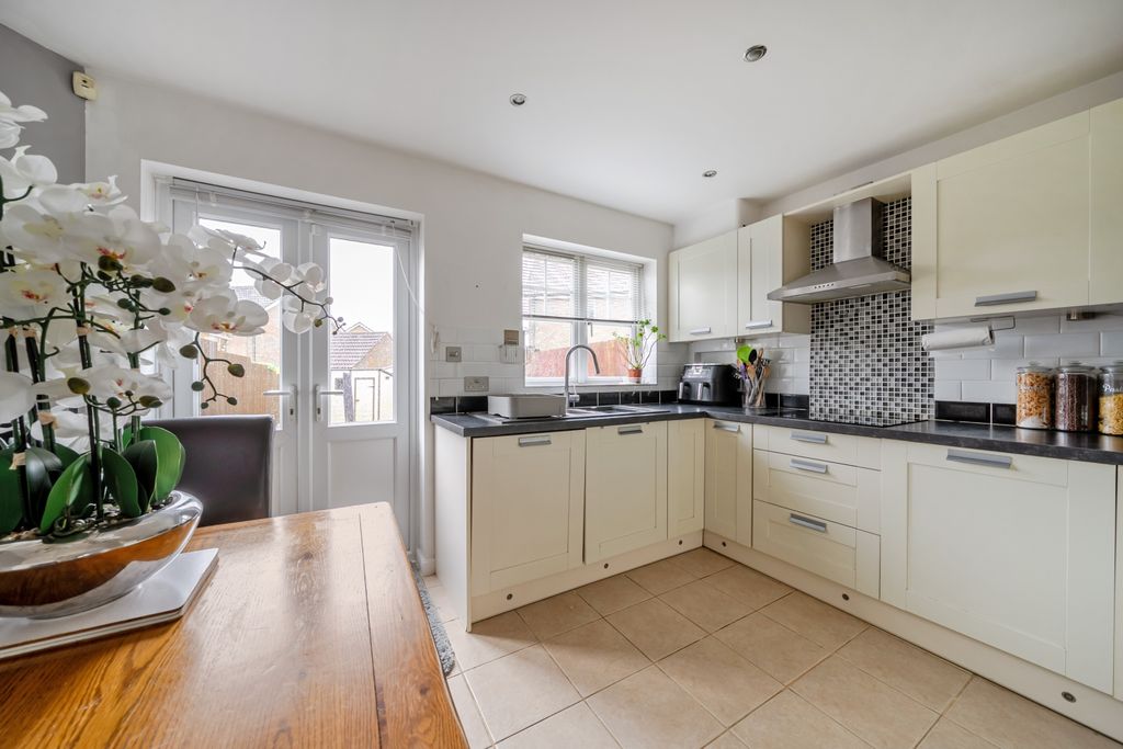 Property photo 2 of 19 Kitchen Diner