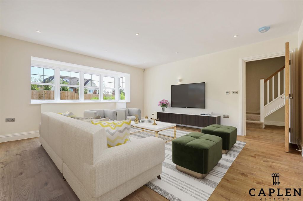 Property photo 3 of 25 Living Rooma.Jpg