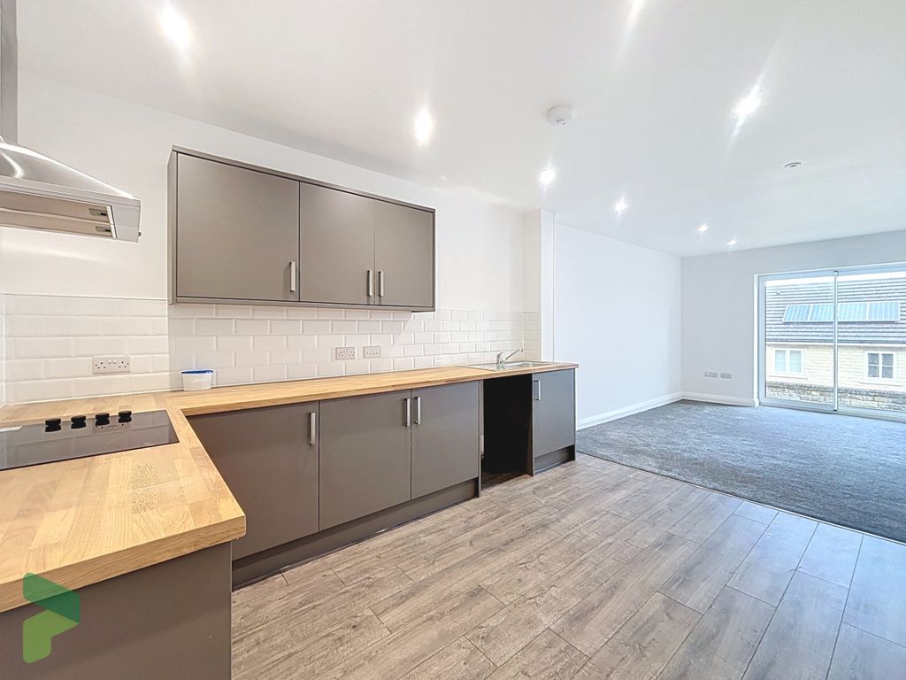 Property photo 1 of 33 Fitted Kitchen Open To Living Room