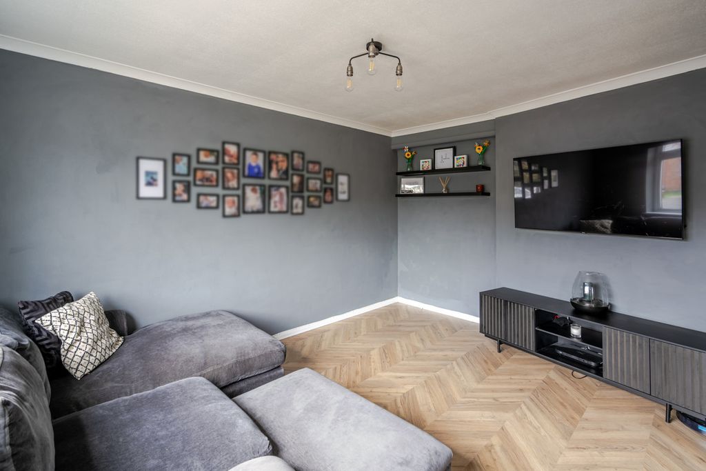 Property photo 2 of 25