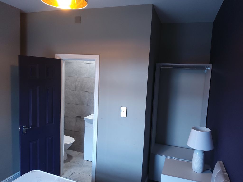 Property photo 3 of 22 Room 2