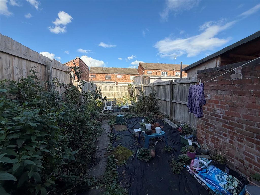 Property photo 3 of 8 Garden.Jpg
