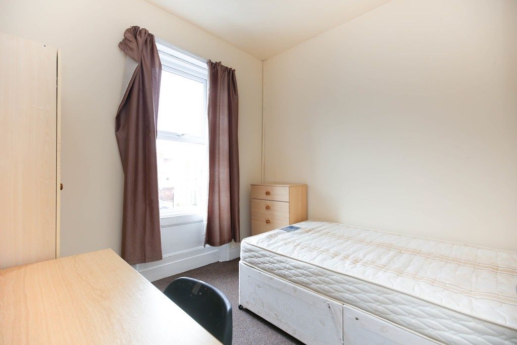 Property photo 1 of 4 Bright, Simply Furnished Bedroom With A Single Bed...