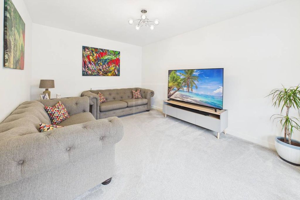 Property photo 2 of 17 Lounge