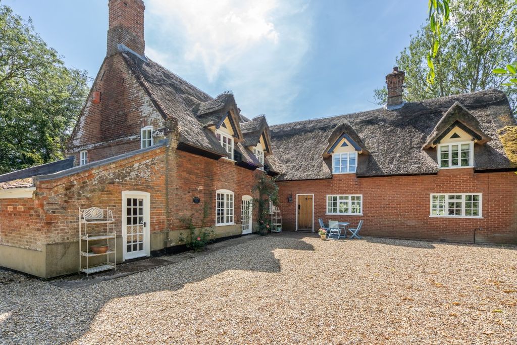 Property photo 2 of 32