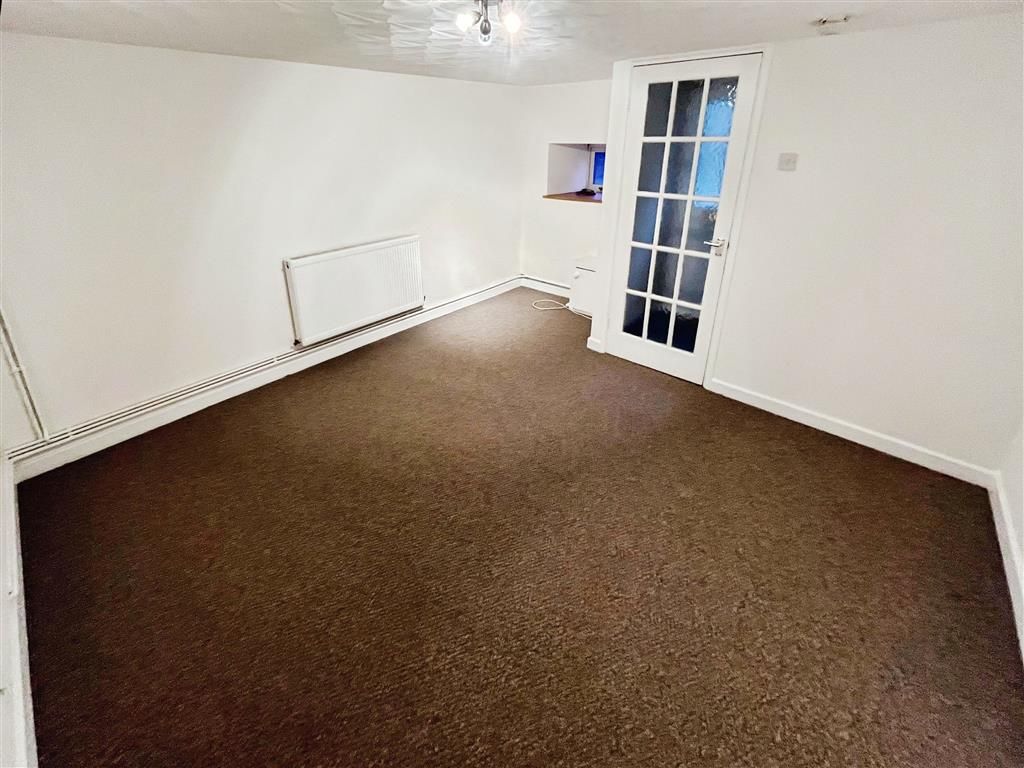 Property photo 2 of 7 Living Room