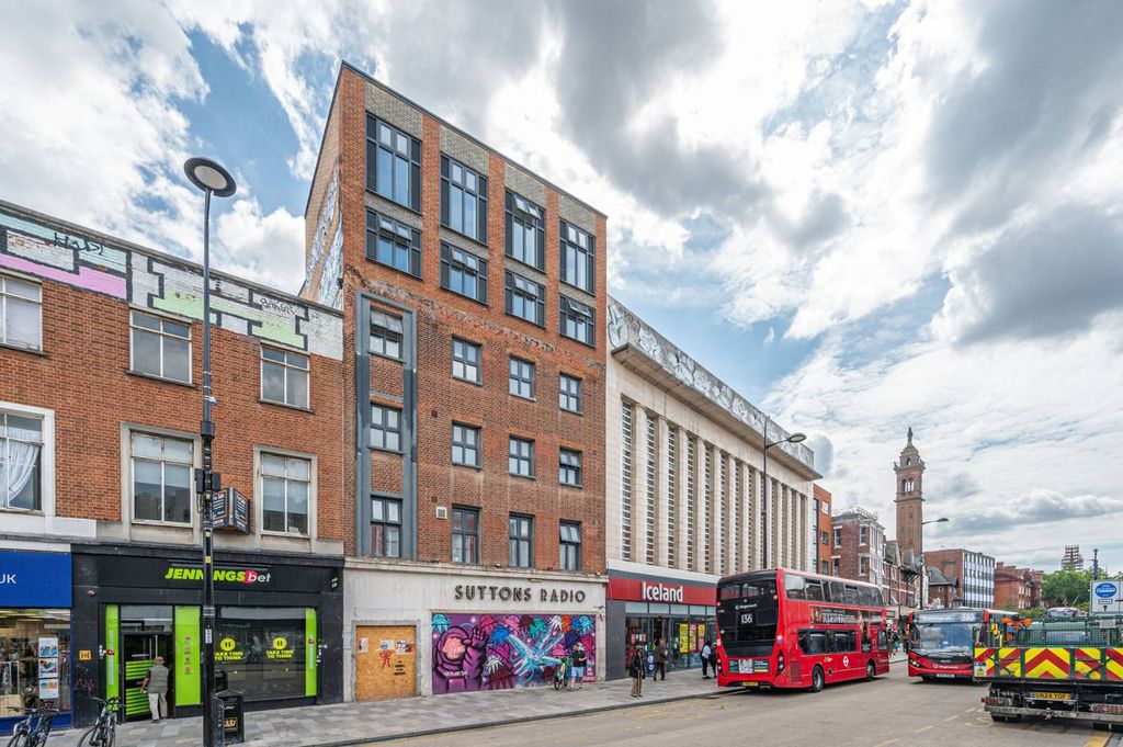 Property photo 2 of 17