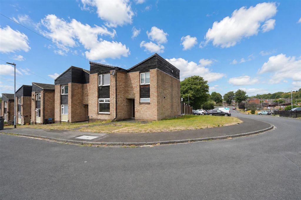 Property photo 1 of 32