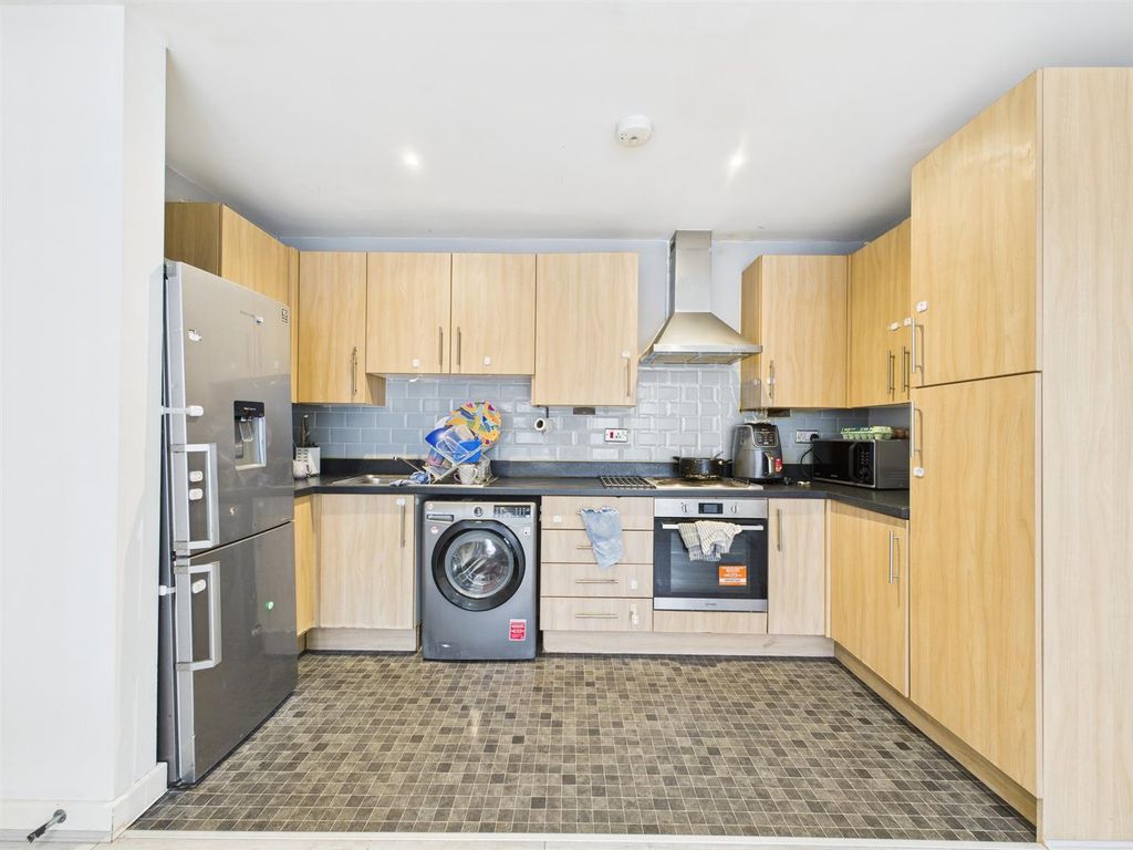 Property photo 2 of 20 Cam01358G0-Pr0180-Still006.Jpg