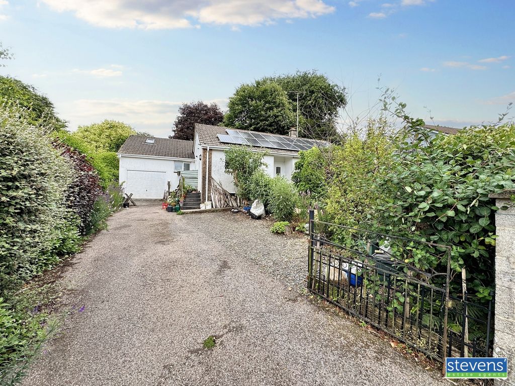 Property photo 1 of 18 Image00008