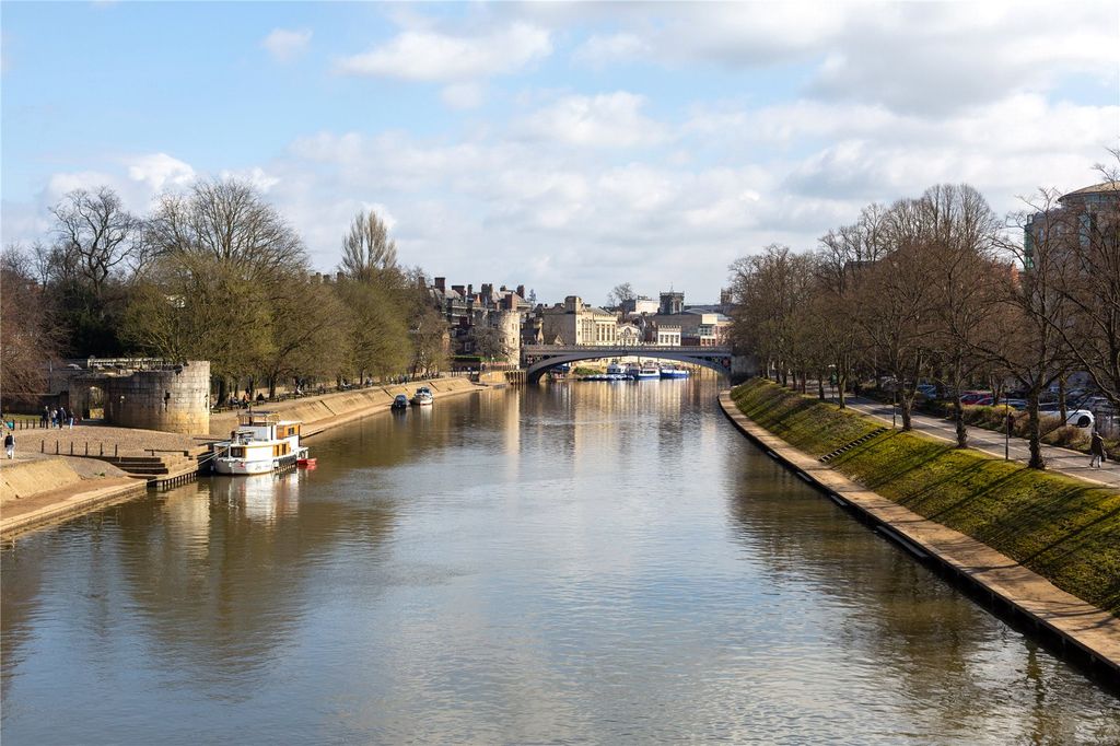 Property photo 2 of 15 Photos