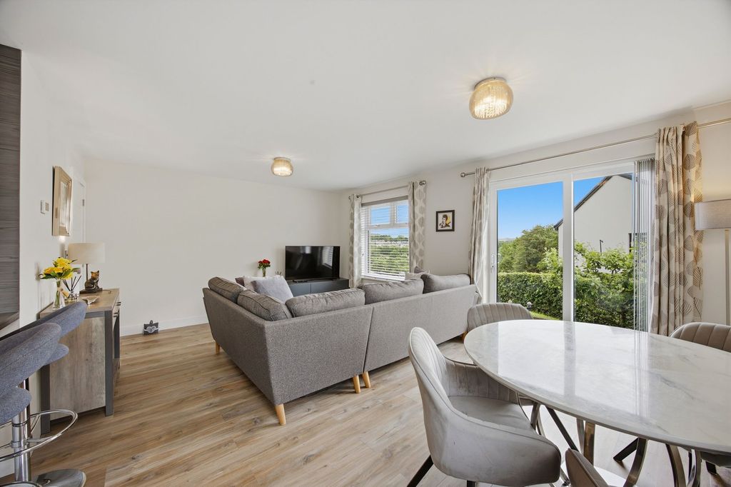 Property photo 3 of 41