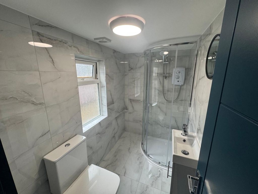 Property photo 2 of 7 4690432