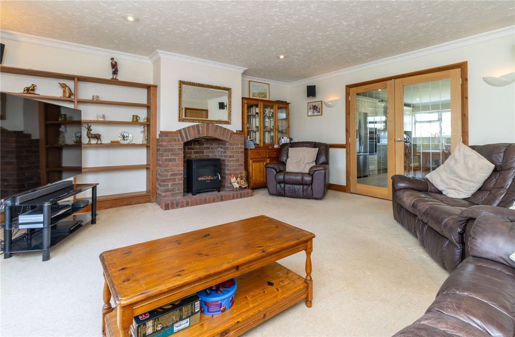 Property photo 3 of 25 Living Room