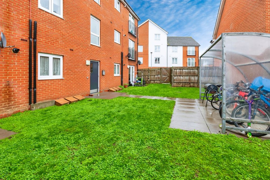 Property photo 2 of 17