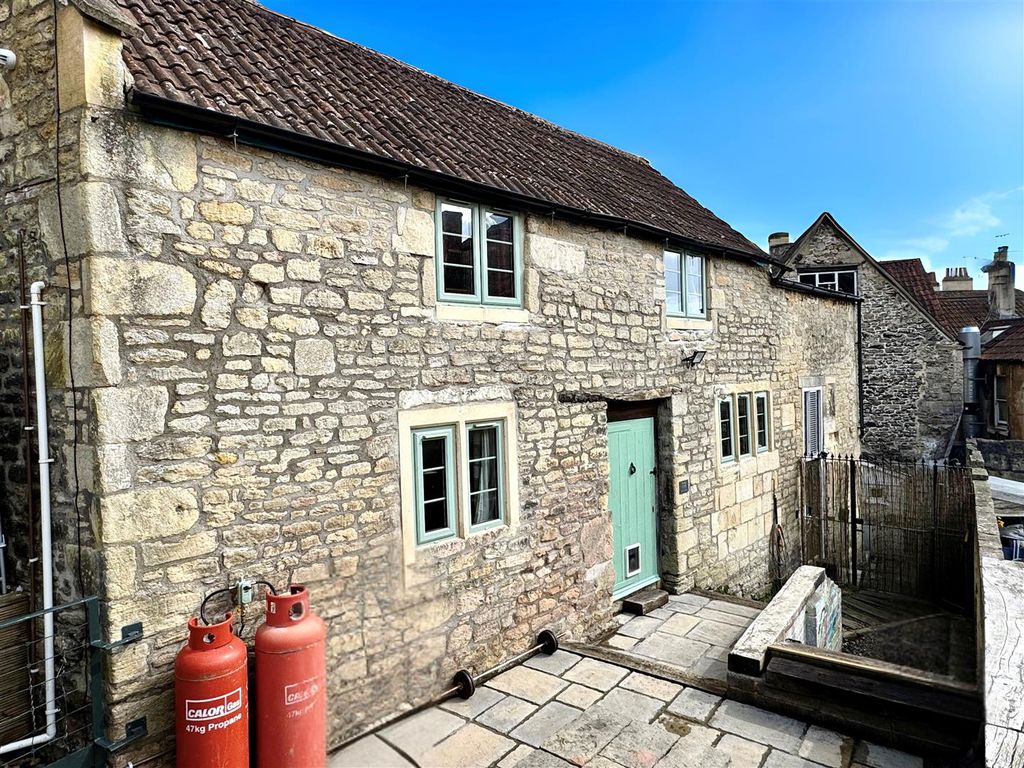 Property photo 1 of 14 Silver Street, Bradford On Avon.Jpg