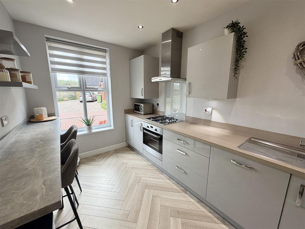 Property photo 2 of 16 Kitchen