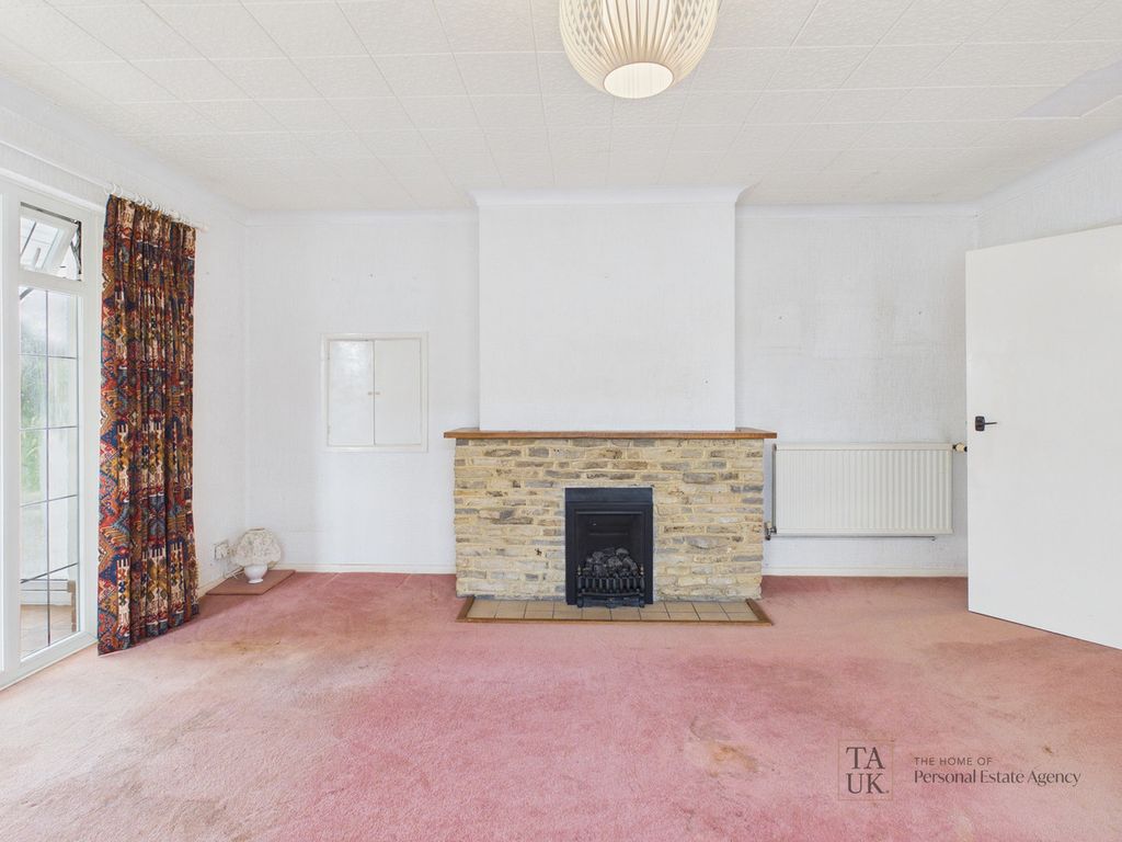 Property photo 2 of 27