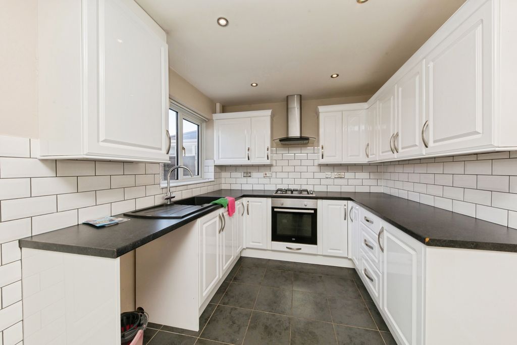 Property photo 2 of 11 Photo