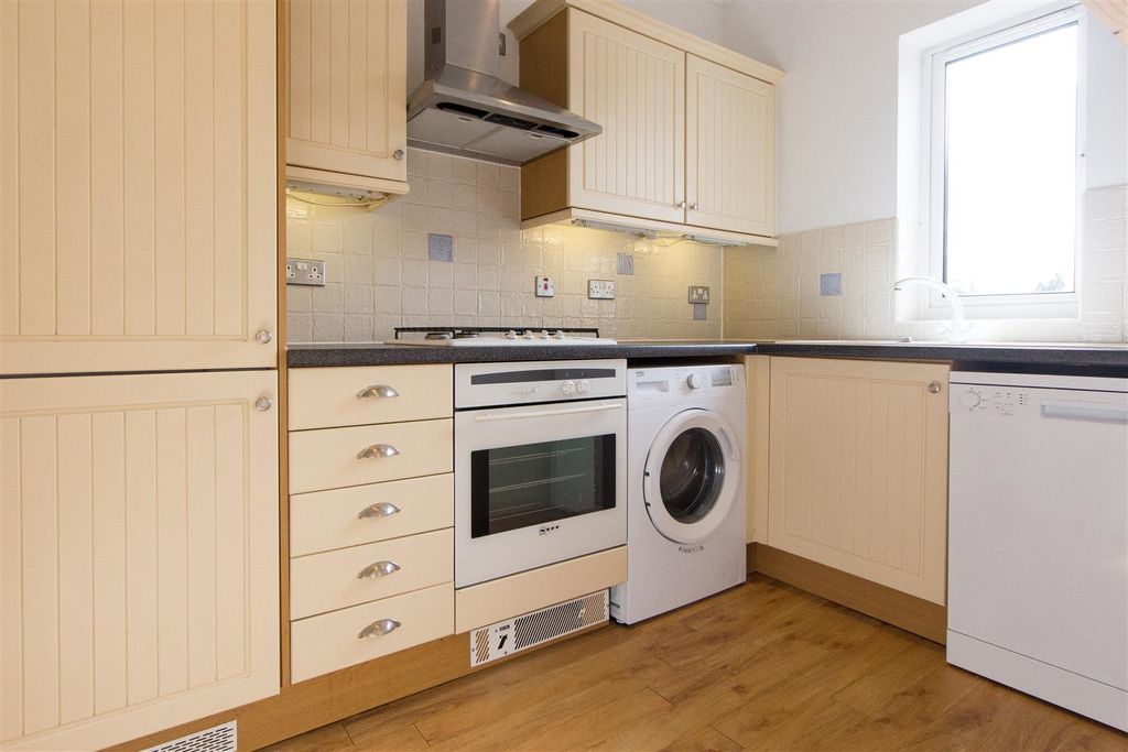 Property photo 3 of 12 Kitchen